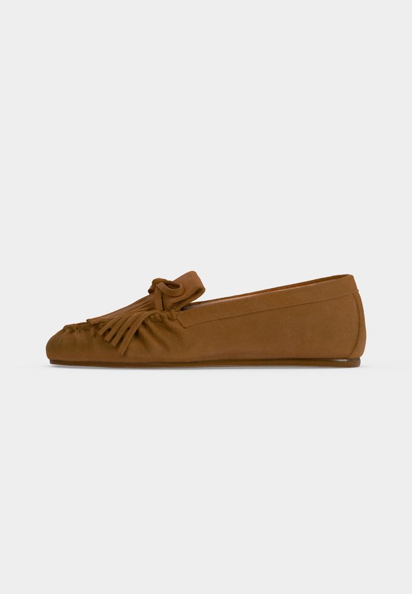 Stuart Weitzman BRITT FRINGE