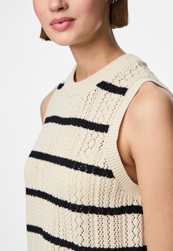 Pieces Knitted PCNUKA