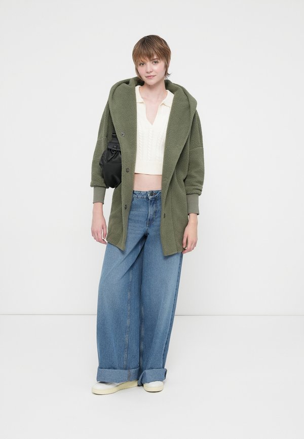 Noisy May igan fleece