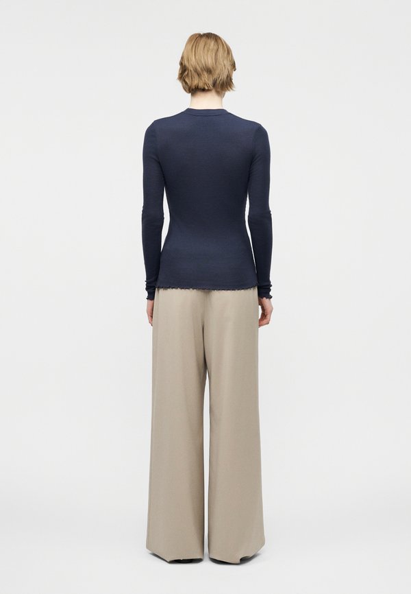 Stine Goya LONG SLEEVE CREWNECK