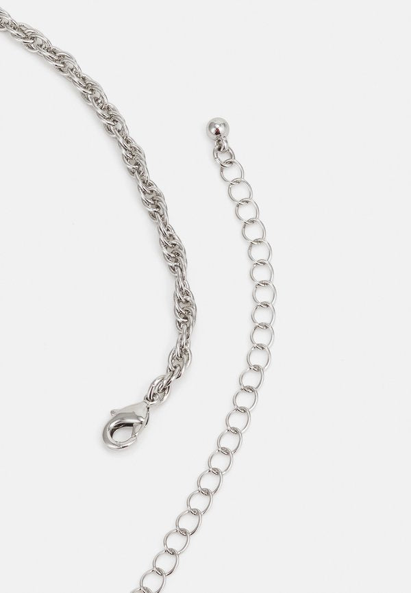 Pier One by Zalando