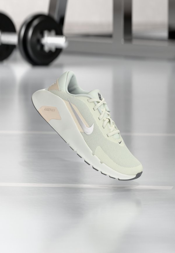 Nike Performance W NIKE FLEX TRAIN - Training shoe - sail/white/chalk/pencil point