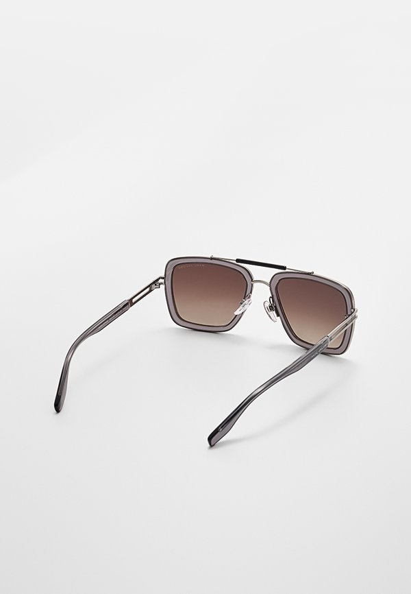 MARC JACOBS