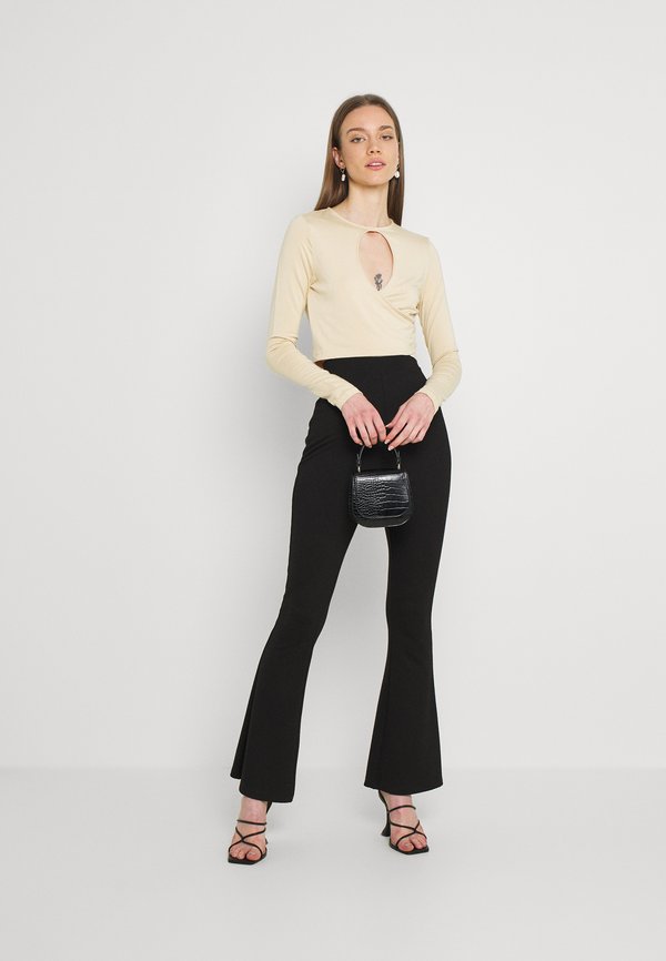 NA-KD KEYHOLE CROPPED