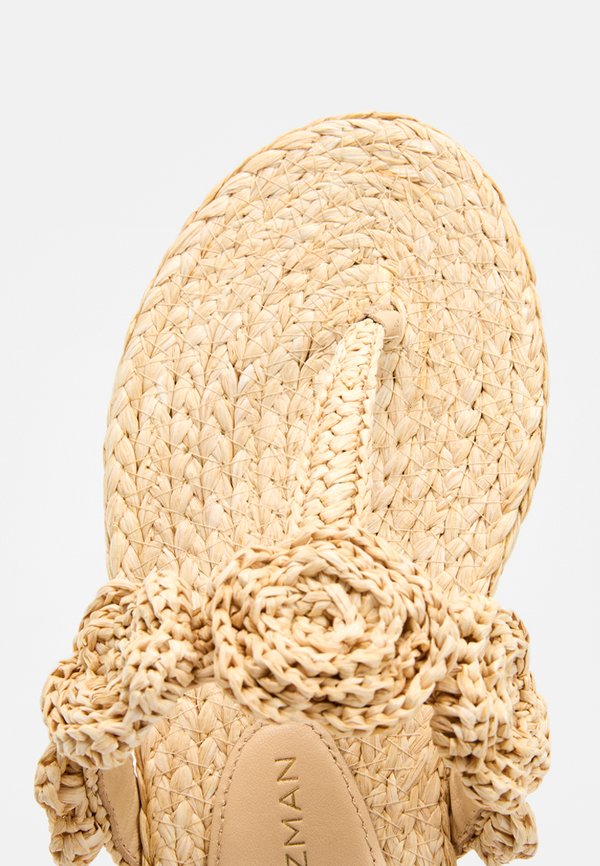 Stuart Weitzman MAGNOLIA