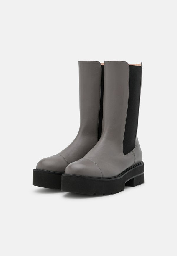 Stuart Weitzman PRESLEY ULTRALIFT BOOTIE