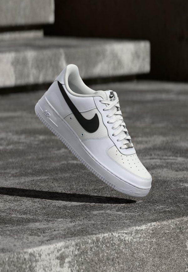 Nike Sportswear AIR FORCE 1 07 LV8 TECH - Trainers - white/black