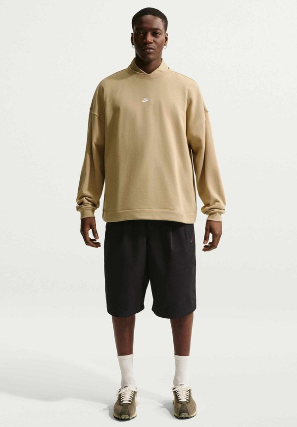 Nike Sportswear NIKE SPORTSWEAR MEN'S OVERSIZED FRENCH-TERRY CREW-NECK SWEATSHIRT SPORTS - Sweatshirt - parachute beige white