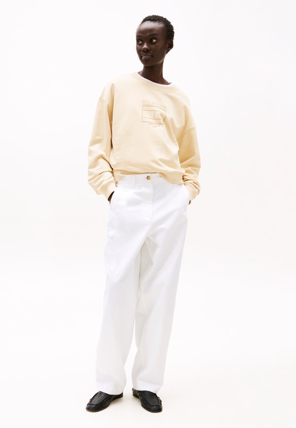 Tommy Hilfiger BOXY OUTLINE FLAG