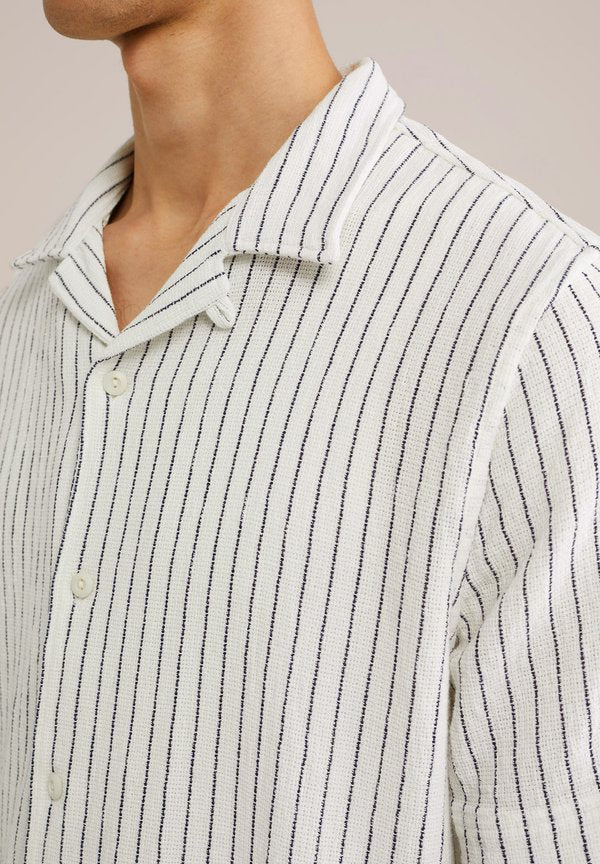 WE Fashion THE TEXTURED