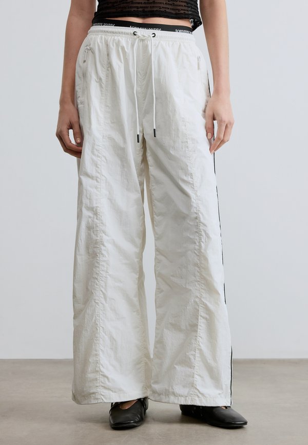 Tommy Jeans REPEAT LOGO TAPE WIDE LEG JOGGERS