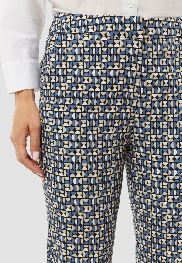 comma SLIM FIT