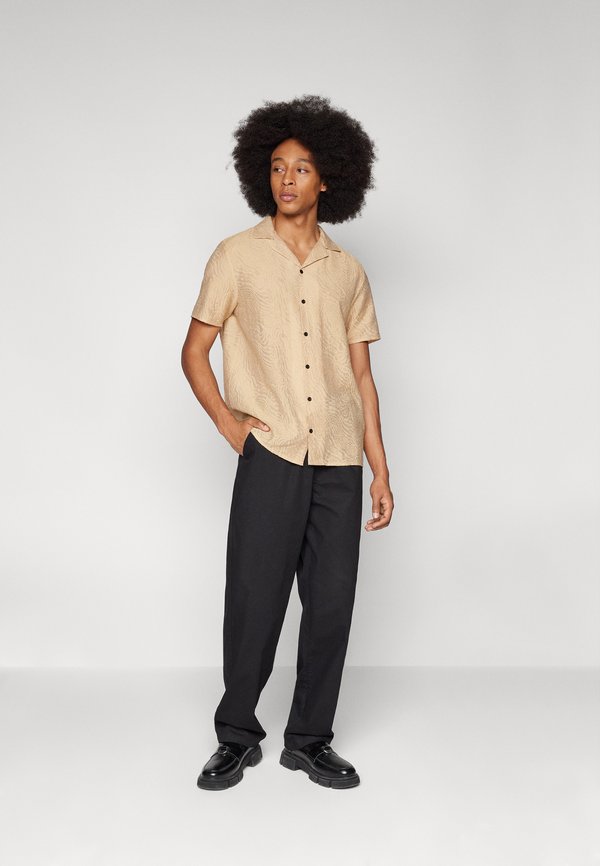 Pier One by Zalando