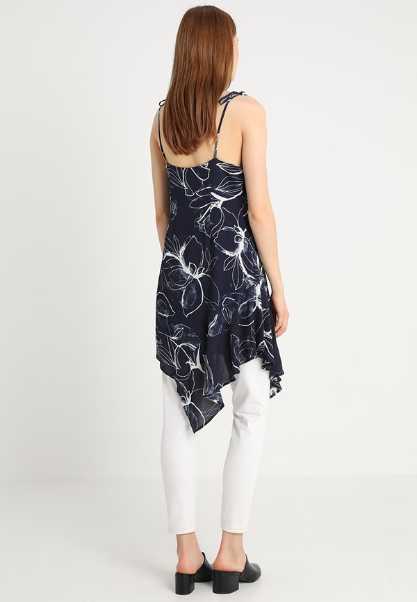 Vince Camuto FRESCO PETALS FLARE