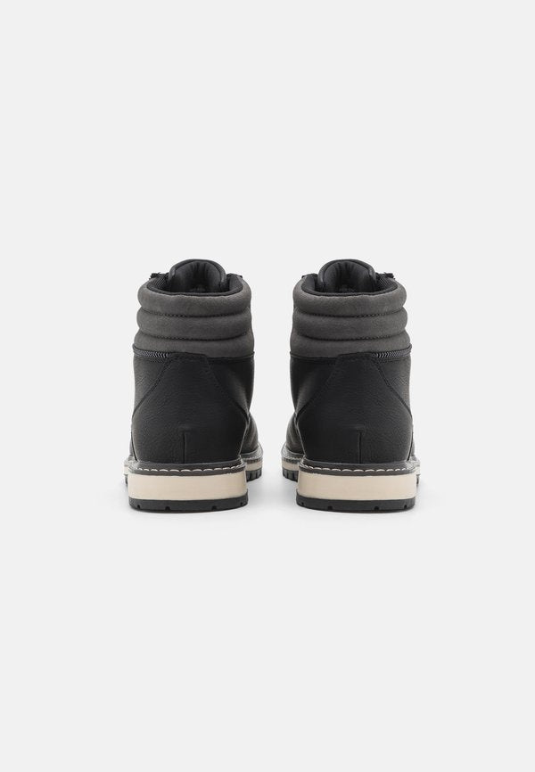 Pier One by Zalando