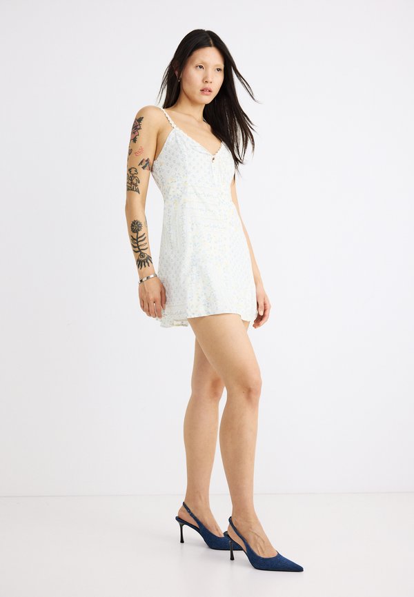 Hollister Co. BARE TRIM BUTTON THRU MINI