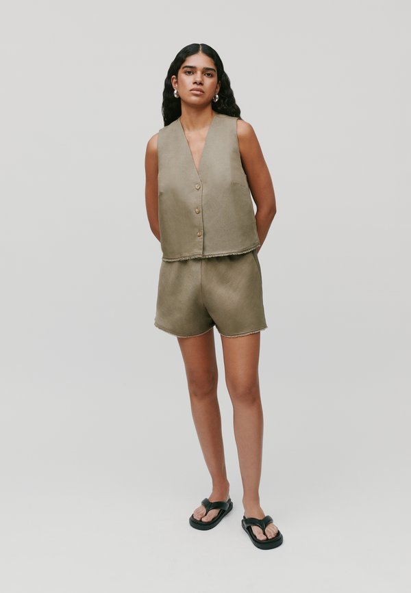 IVY OAK PIPER