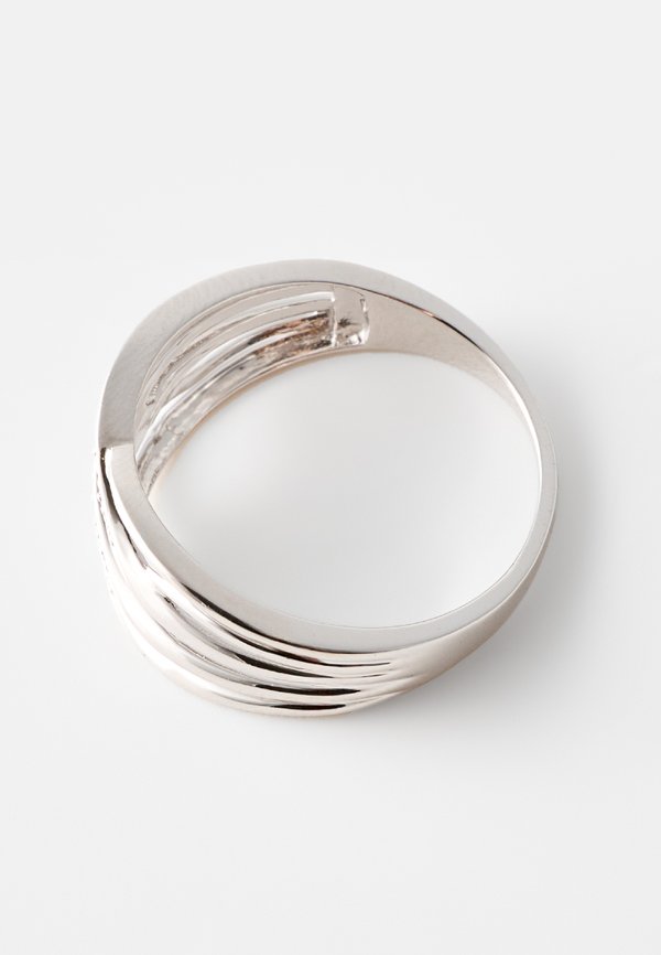 Atelier Du Diamant 0.03 CT DIAMOND