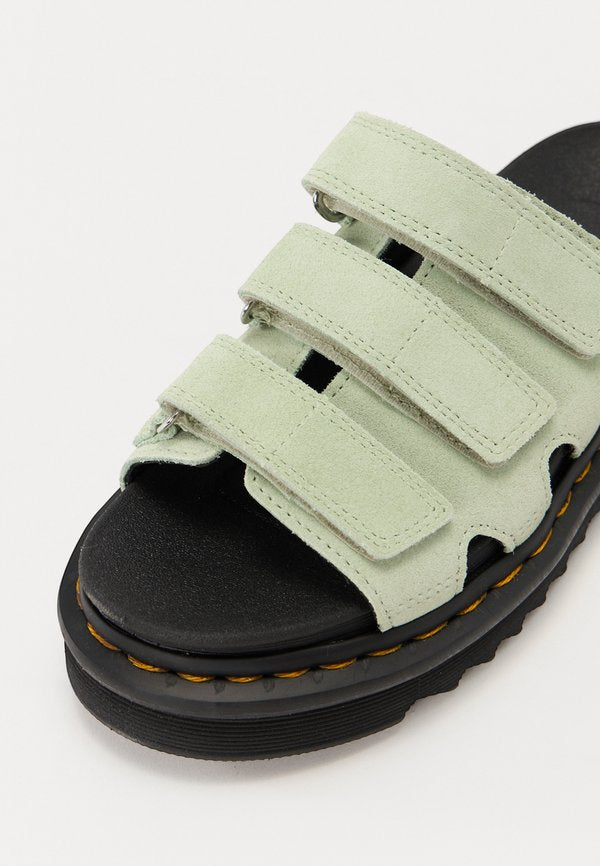 Dr. Martens RAINE