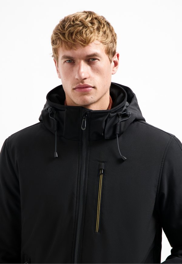 NO EXCESS SOFTSHELL JACKET