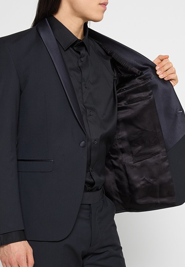 KARL LAGERFELD