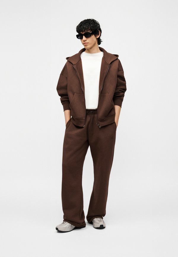 The Tracksuit Club PANTS UNISEX