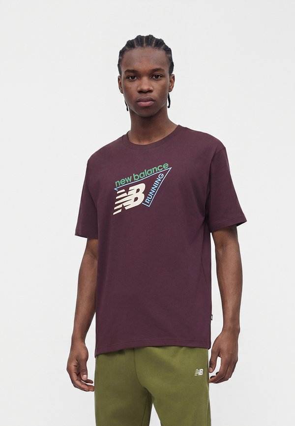 New Balance UNISEX - Print T-shirt - cherry leather