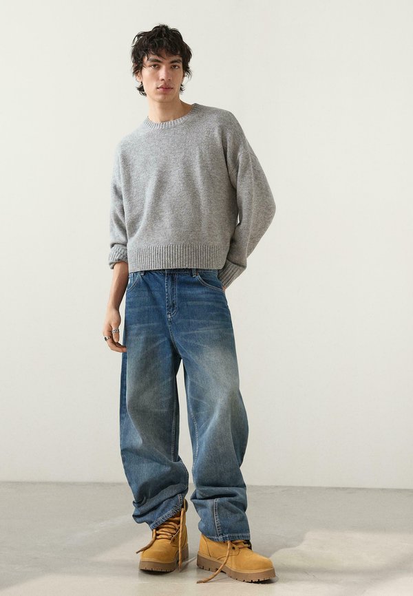Bershka SUPER EMBROIDERED  - Baggy Jeans - dark blue