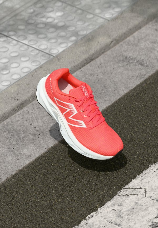 New Balance FUELCELL PROPEL V5 - Road running shoes - urgent red