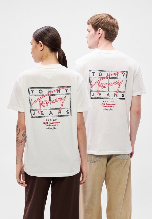 Tommy Jeans SIGNATURE BACK LOGO CREW NECK T-SHIRT