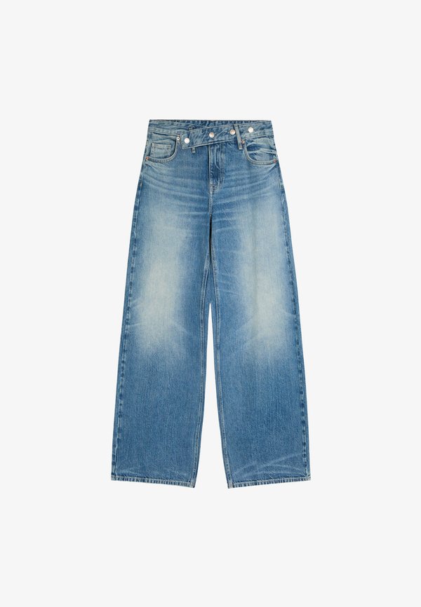 Bershka LOW-RISE WITH CROSSOVER WAIST - JEANS - Relaxed fit jeans - blue