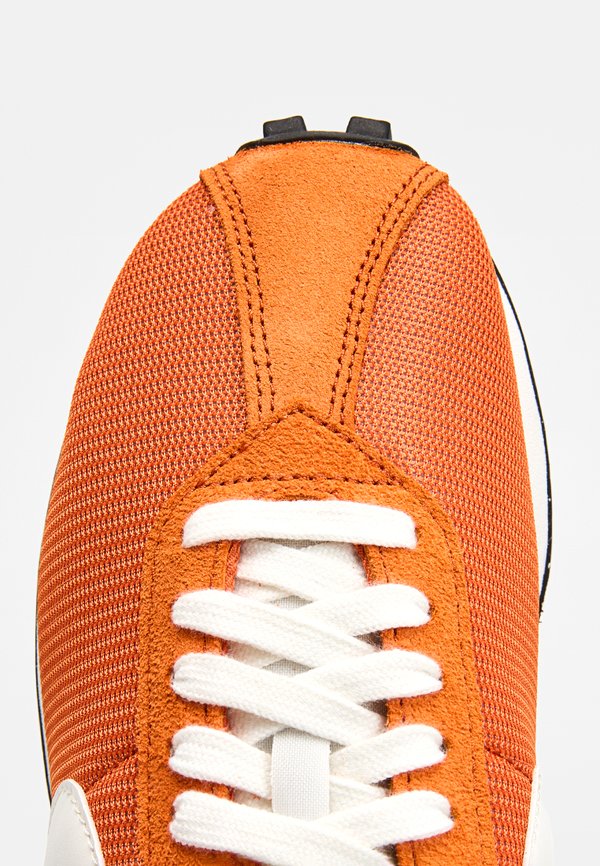 Nike Sportswear LD-1000