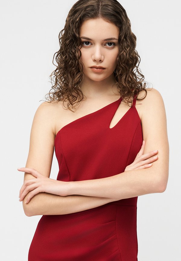 WAL G PETITE VALENCIA CUT OUT ONE SHOULDER DRESS