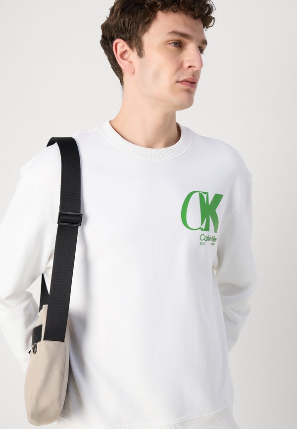 Calvin Klein OVERLAP