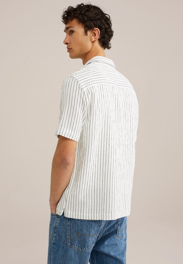WE Fashion THE TEXTURED