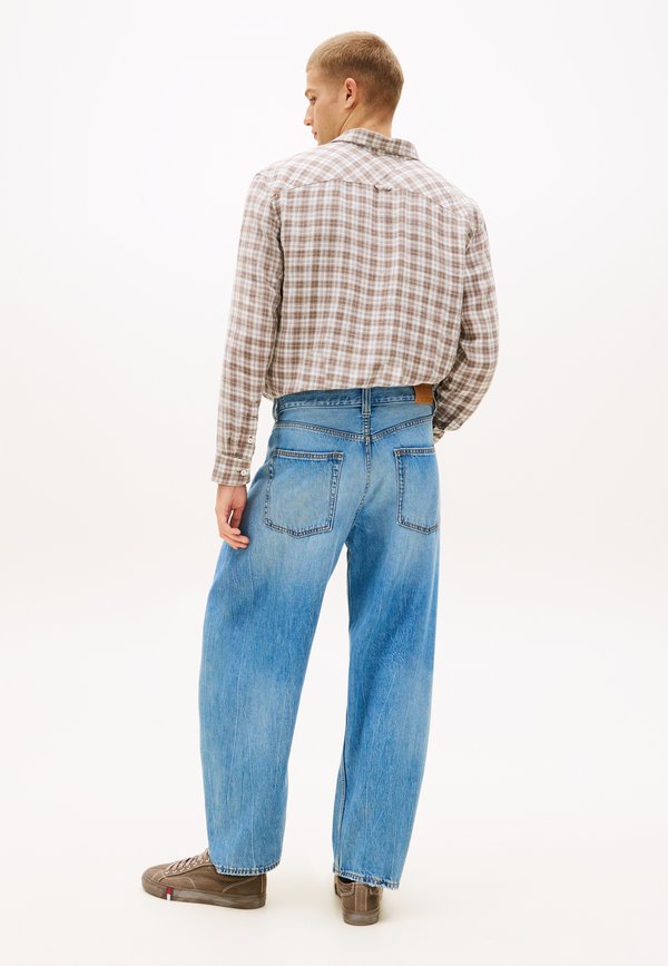 Tommy Jeans TWISTED SEAM LOOSE BARREL LEG JEANS