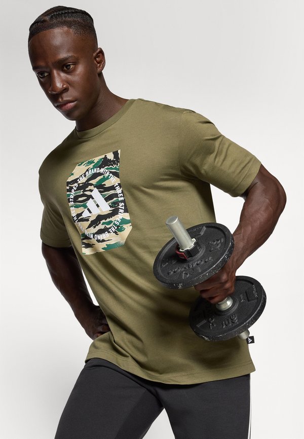 adidas Sportswear CAMO SHAPE GRAPHIC