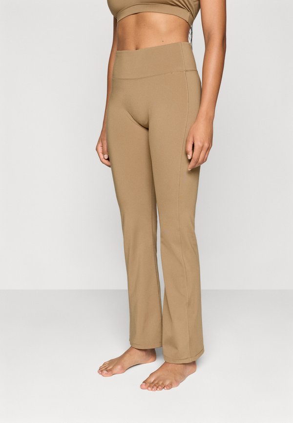 Casall SOFT TOUCH FLARED PANTS