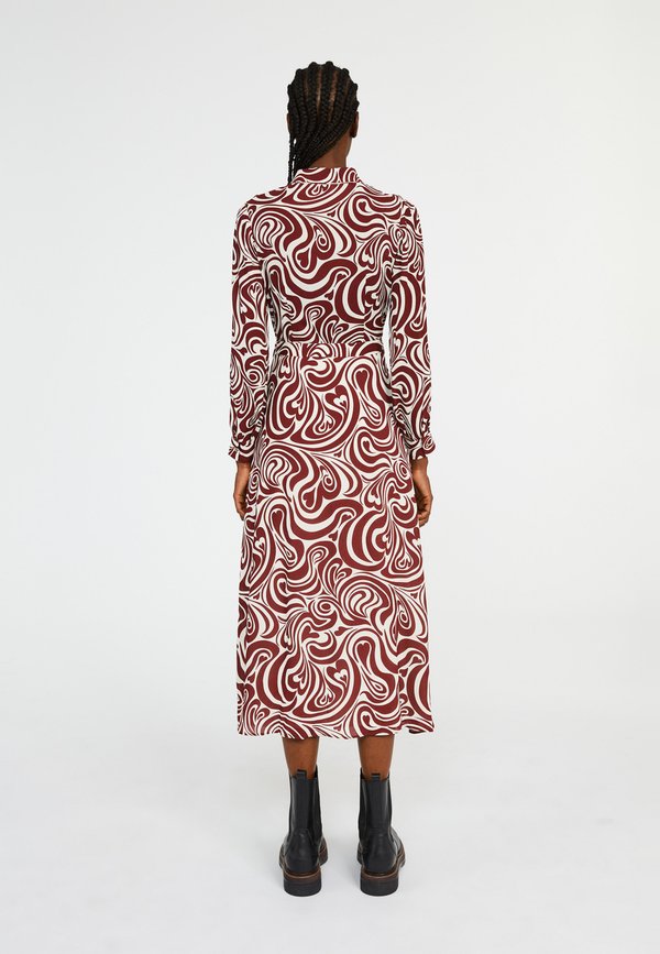 Claudie Pierlot RIVERA