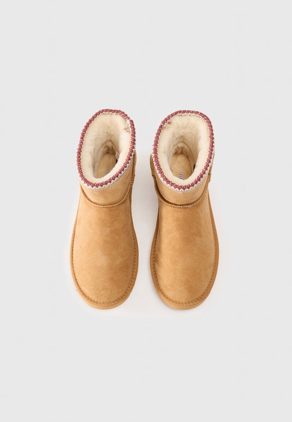 Pier One by Zalando