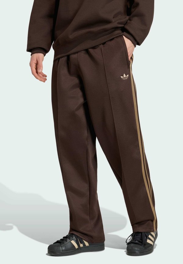 adidas Originals ADIDAS ORIGINALS ADIDAS ADICOLOR SPACER BAGGY TRACK PANT - Tracksuit bottoms - aurora coffee