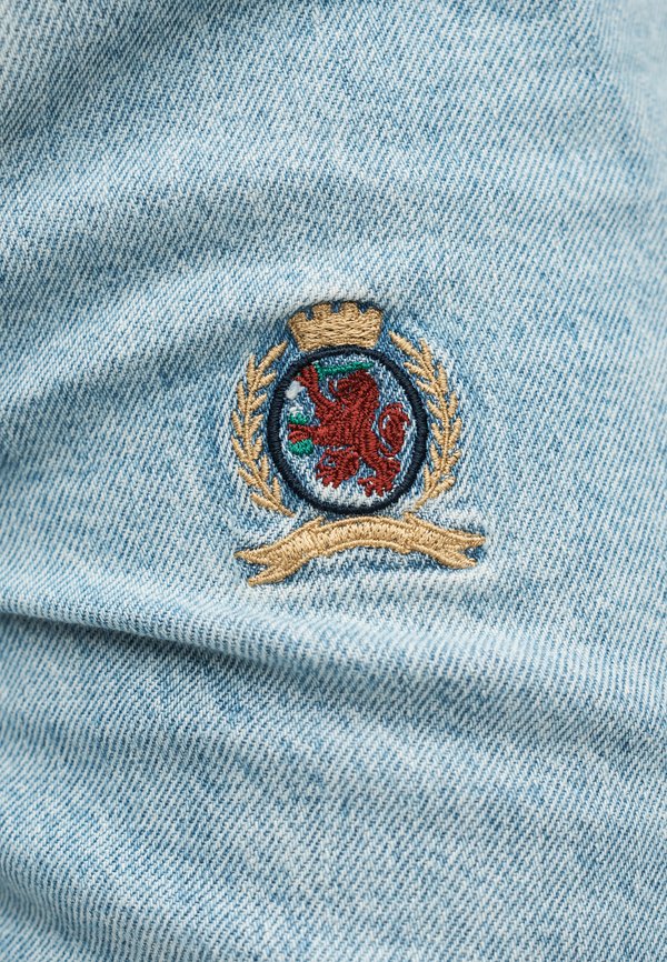 Tommy Jeans SONNY EMBROIDERY REGULAR TAPERED LEG JEANS