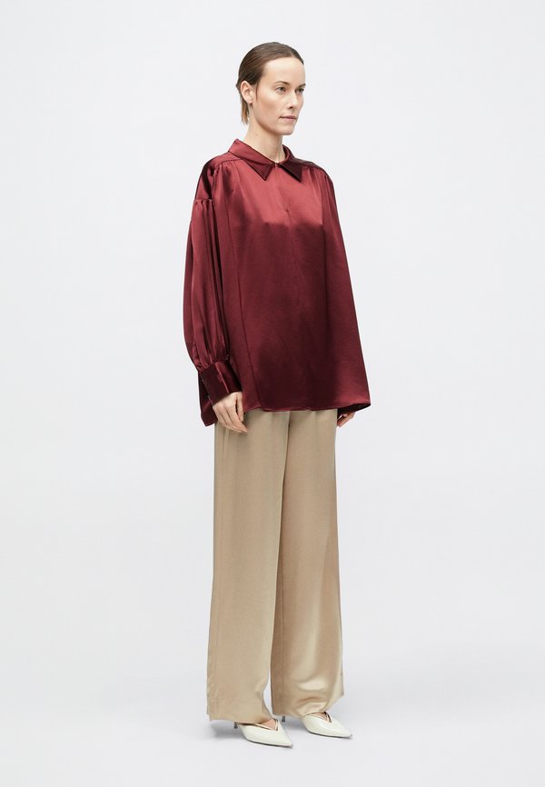 By Malene Birger LEONORA