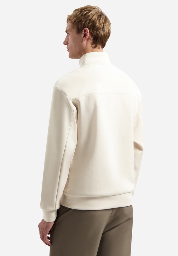 NO EXCESS HALF-ZIP