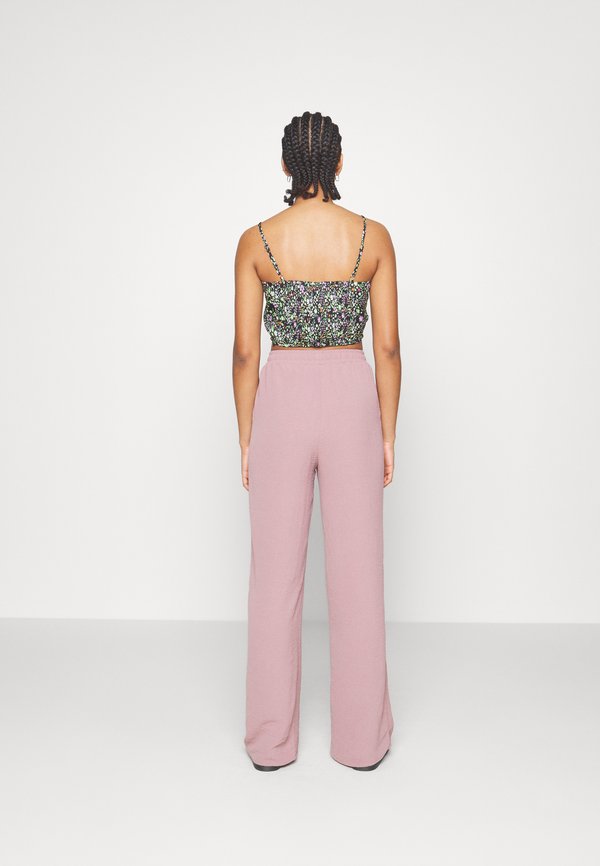 Noisy May SINGLET CROP