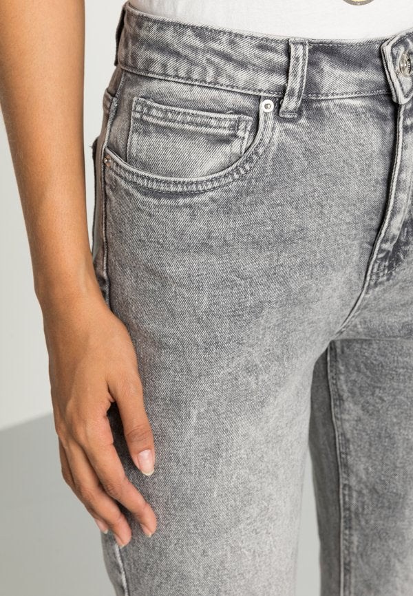 Vero Moda STRAIGHT A CUT