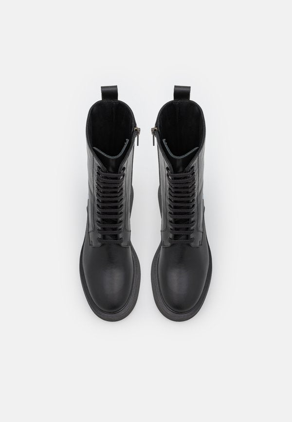 KARL LAGERFELD ZEPHYR HI LACE BOOT