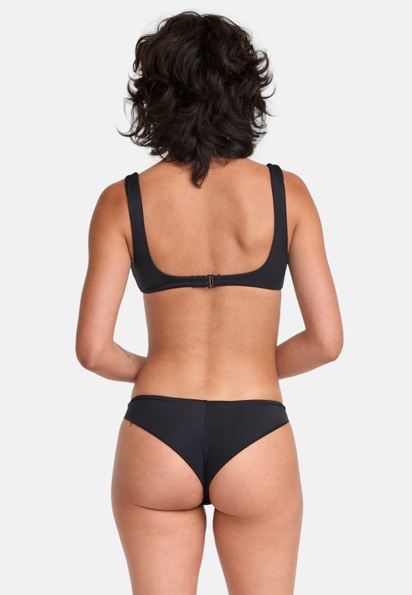 RVCA SOLID SQAURE NECK