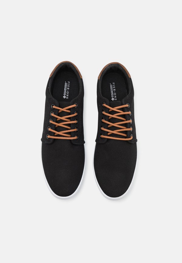 Pier One by Zalando