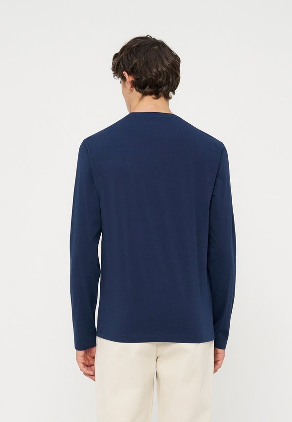EA7 Emporio Armani